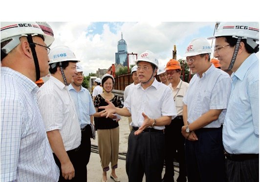2011年8月5日，屠光绍同志到建设工地考察